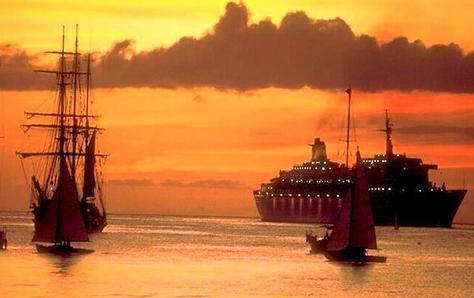 cruise_ship_at_sunset.jpg